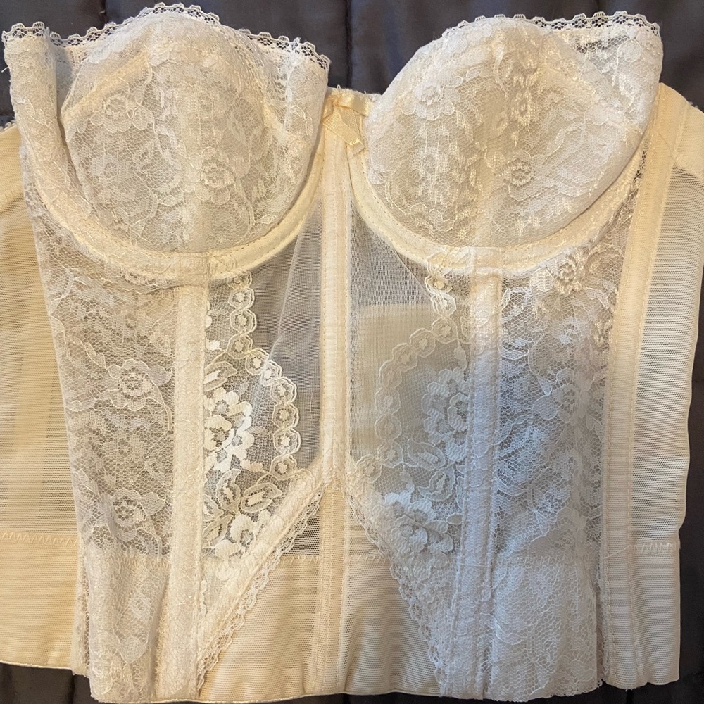 SOLD - Gorgeous White Corset - Picture 2 of 4
